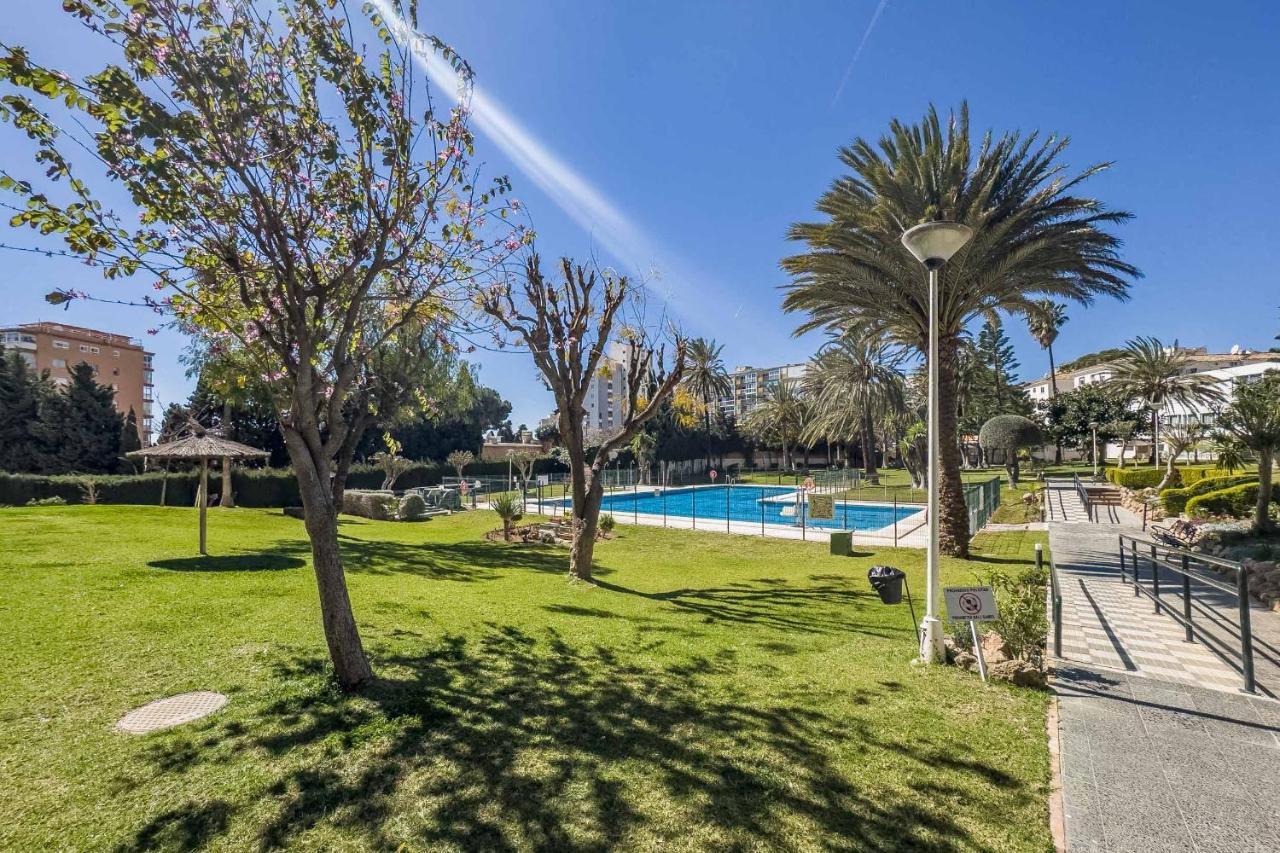 Apartamento Acogedor, Terraza, Piscina Y Mar Benalmadena Exterior photo